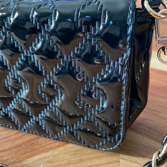 Black patent evening bag with gold accents 🌟 - Picture 7 of 15